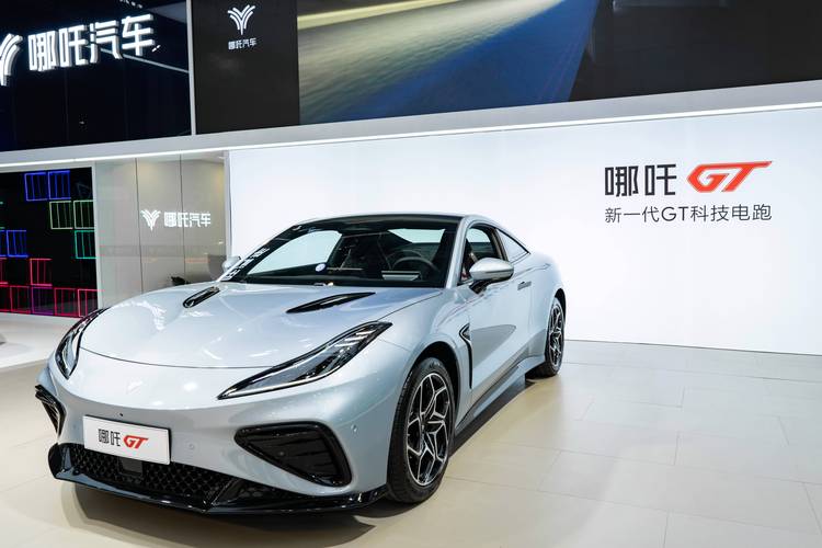 广州146哪吒汽车在智能汽车领域的表现，领途汽车在新能源汽车市场中的影响力